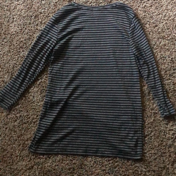 Old Navy long shirt with slits on side, size Large - Picture 4 of 4